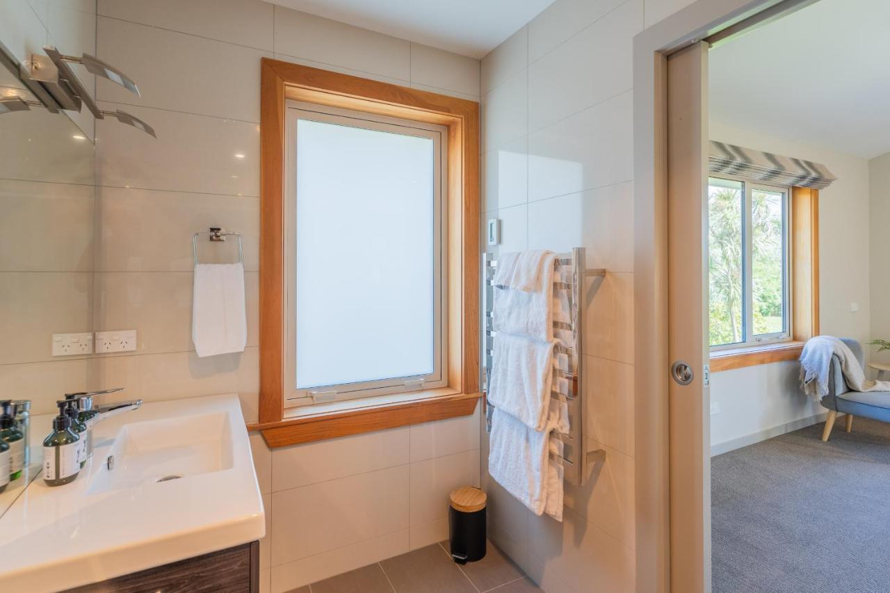Anam Cara Gardens Luxury Villa Private Bedrooms And Ensuite Bathrooms Sleeps 9 Otaki Екстер'єр фото