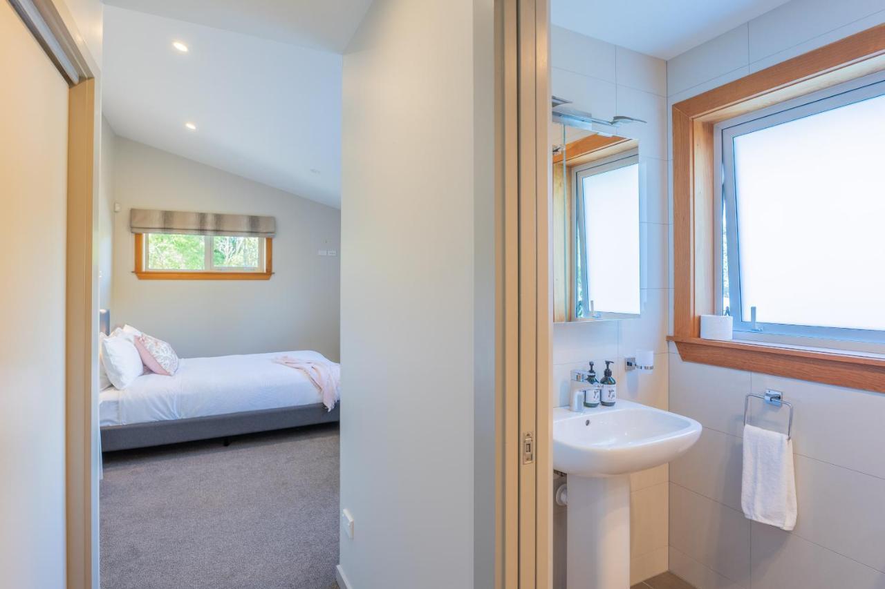 Anam Cara Gardens Luxury Villa Private Bedrooms And Ensuite Bathrooms Sleeps 9 Otaki Екстер'єр фото