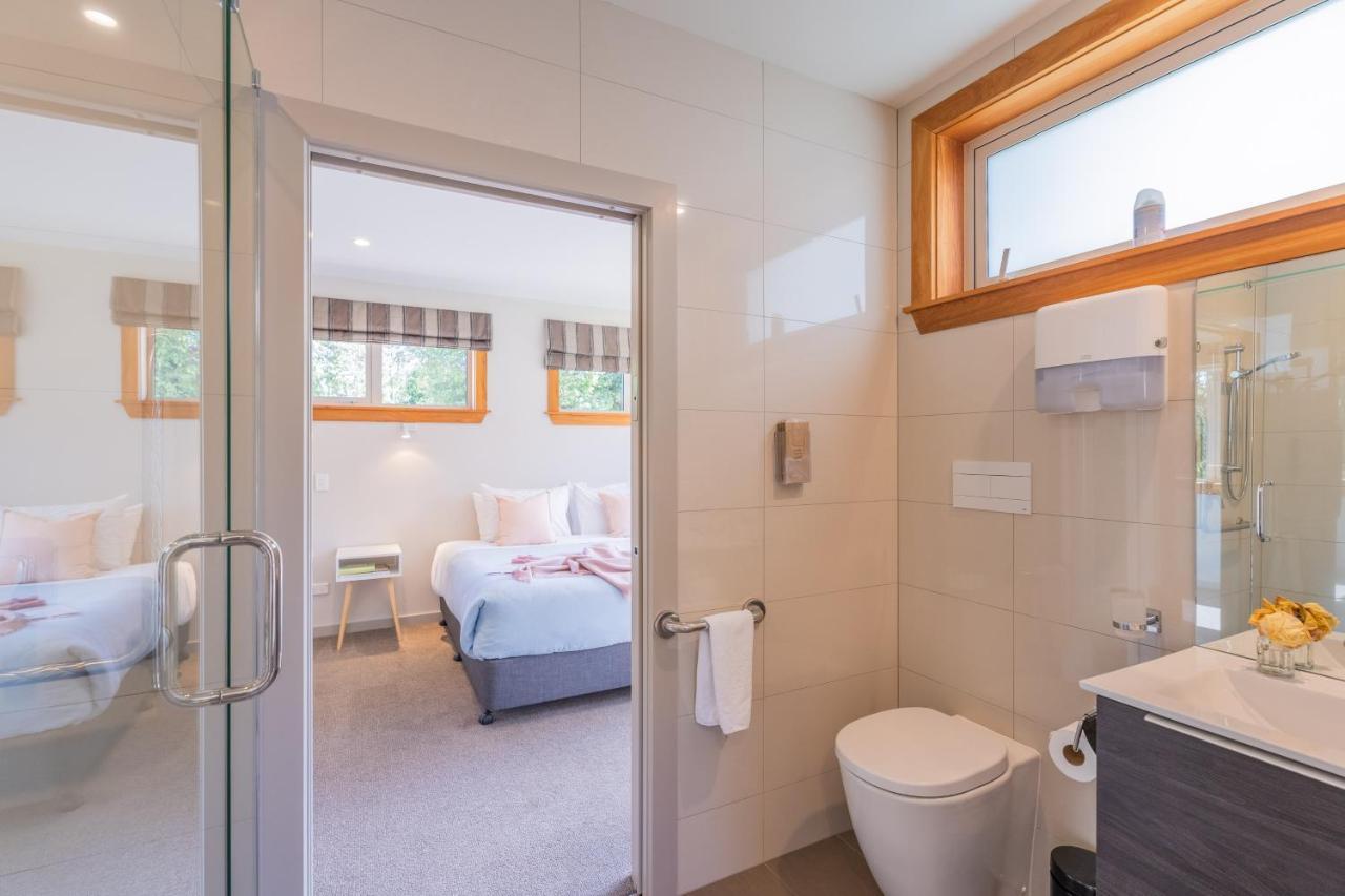 Anam Cara Gardens Luxury Villa Private Bedrooms And Ensuite Bathrooms Sleeps 9 Otaki Екстер'єр фото