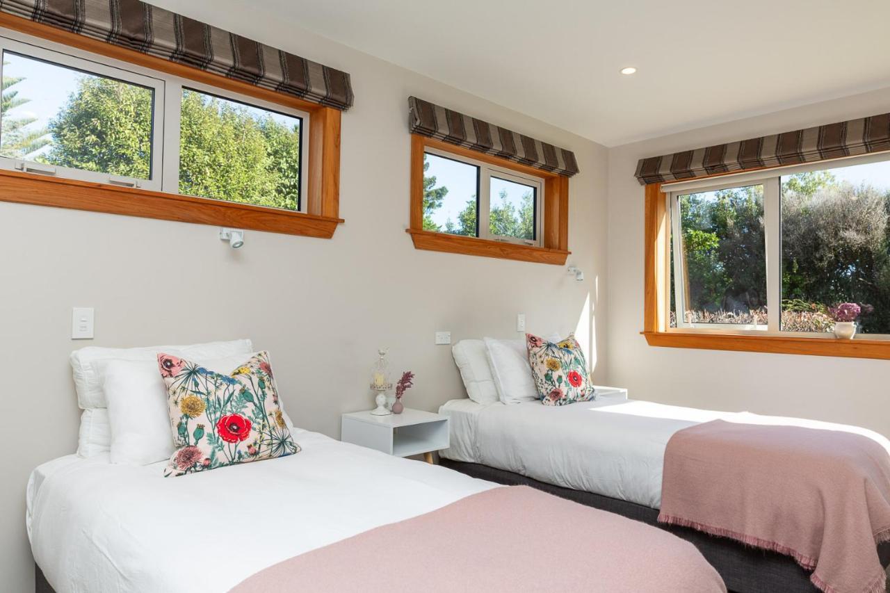 Anam Cara Gardens Luxury Villa Private Bedrooms And Ensuite Bathrooms Sleeps 9 Otaki Екстер'єр фото